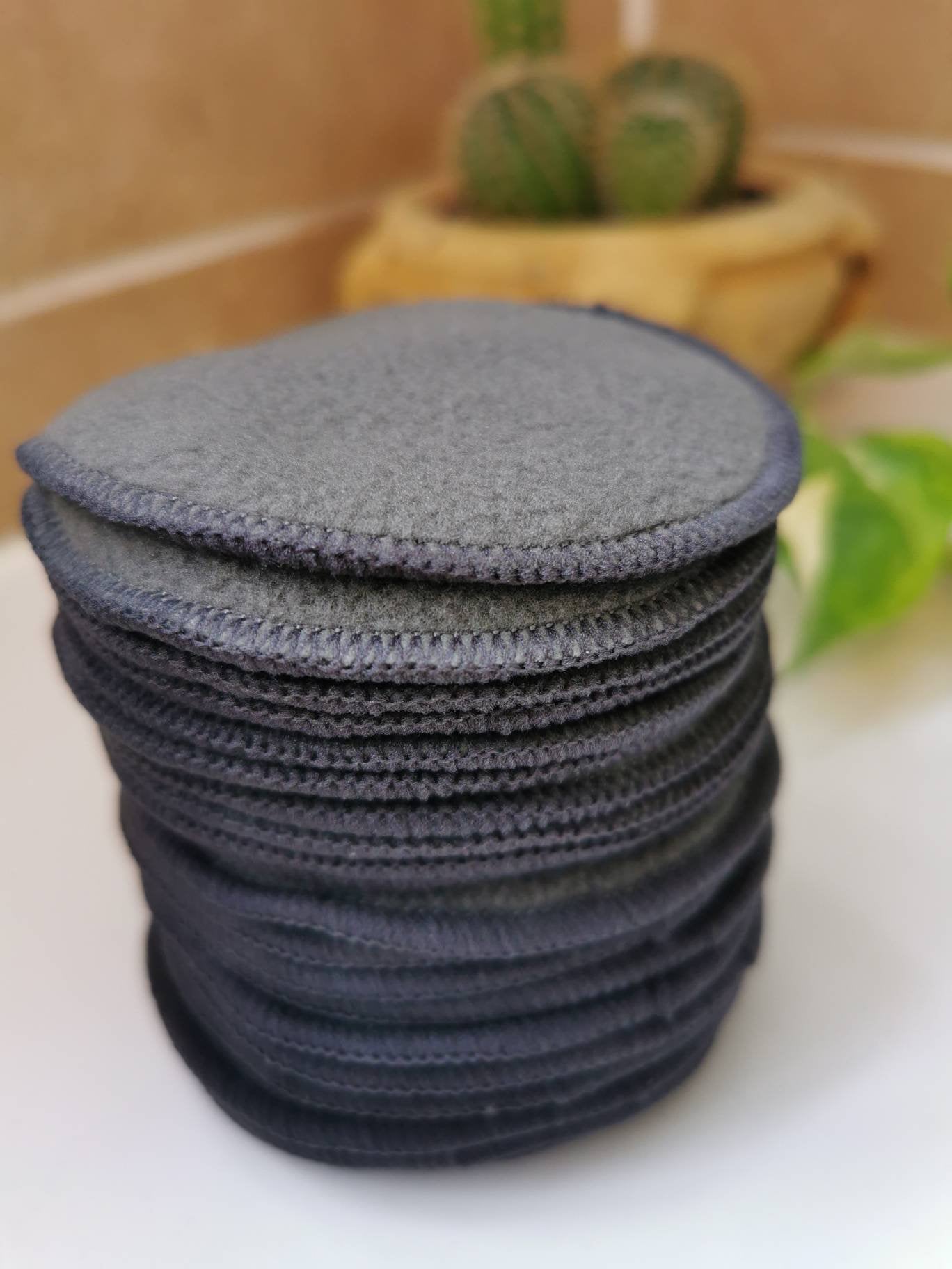 Reusable Make Up Wipes | 5 Bamboo Charcoal Pads + Wash Bag