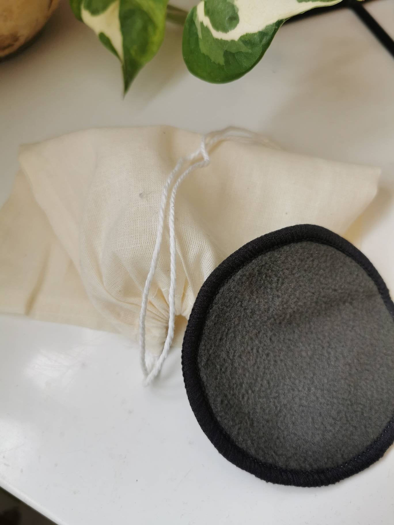 Reusable Make Up Wipes | 5 Bamboo Charcoal Pads + Wash Bag