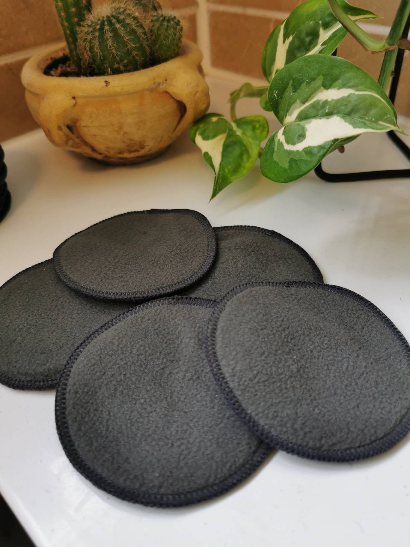 Reusable Make Up Wipes | 5 Bamboo Charcoal Pads + Wash Bag