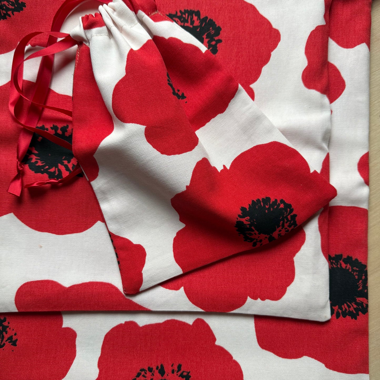 3 x Red Poppy Fabric Gift Bags: Reusable Drawstring Pouches, Set of 3, Small, Medium and Large
