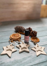 Load image into Gallery viewer, Star Clay Natural Diffuser, Hanging Christmas Decoration, Clay Diffuser, Essential Oil Aromatherapy Diffuser, Christmas Star Clay Hanger
